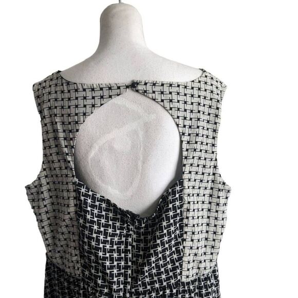 Paper Doll Dress A line Geometric print Sleeveless Keyhole back 20 Black White - Picture 3 of 11